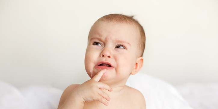 Bayi Muntah Tapi Tidak Demam? Tenang, Ini Penjelasannya, Moms