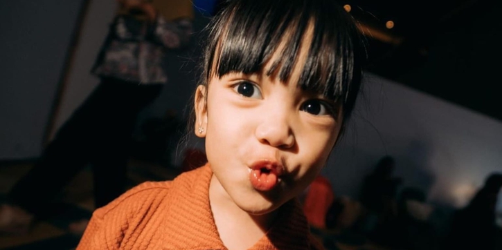 Potret Menggemaskan Nakeya Ayu, Putri Bungsu Nola Be3