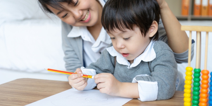 10 Cara Mengajari Anak Menulis yang Kreatif dan Tidak Membosankan