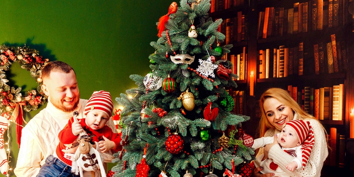 4 Ide Dekorasi Pohon Natal 2025, Buat Natal Anda Penuh Makna
