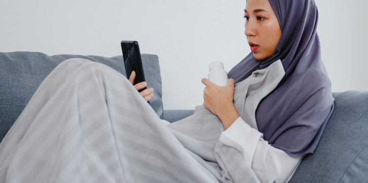Cek Kesehatan Keluarga di Masa Pandemi, Tya Ariestya Terbantu Telemedicine