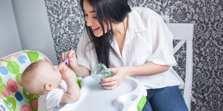 7 Tips Kreatif Memperkenalkan MPASI Pertama untuk Bayi