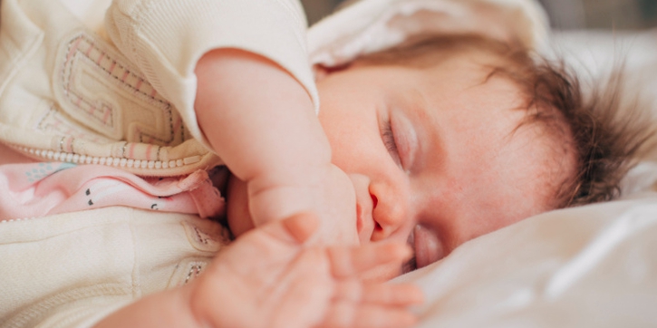 Anak Berkeringat saat Tidur? Ini Penyebab dan Cara Mengatasinya