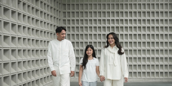 Inspirasi Gaya Serasi Keluarga Ibnu Jamil dan Ririn Ekawati dalam Merayakan Idulfitri