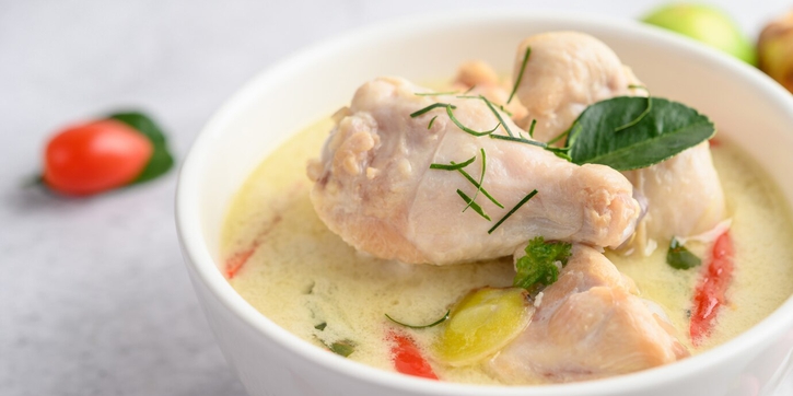 5 Resep Olahan Ayam Berkuah Khas Indonesia yang Bisa Moms Buat di Rumah