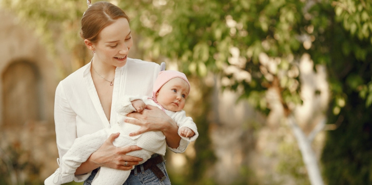 Mimpi Menggendong Anak Bayi Perempuan, Ini Maknanya
