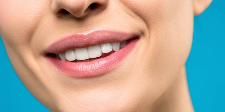 6 Tips Menjaga Kelembapan Bibir agar Tidak Pecah-Pecah