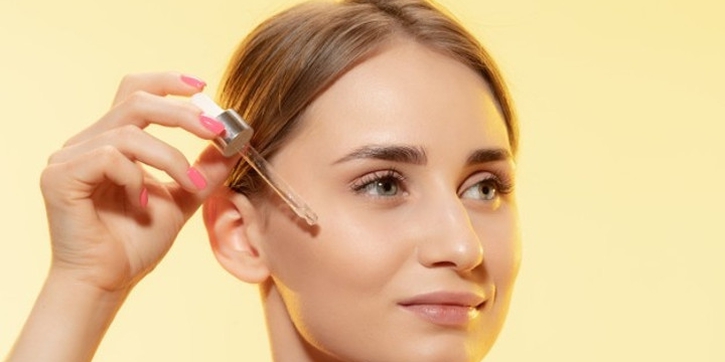 Ini Kelebihan Serum Dibandingkan Produk Skincare Lainnya, Moms