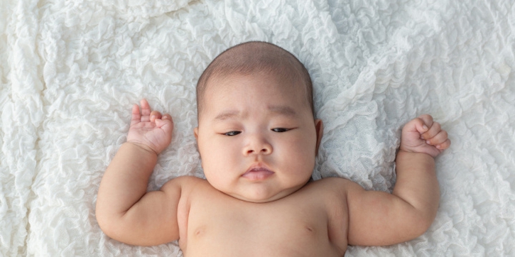 Tanda Lahir Putih pada Bayi: Normalkah atau Perlu Dikhawatirkan?