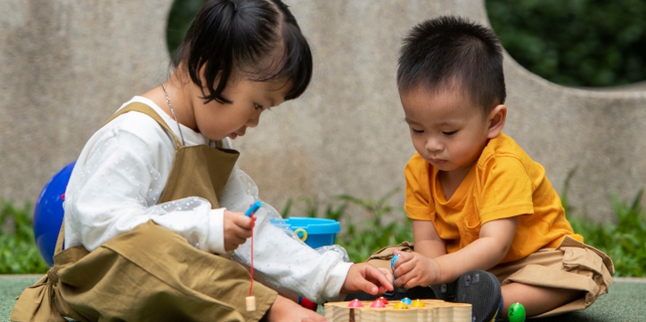 6 Tips Mengajarkan Anak Berbagi Sejak Dini