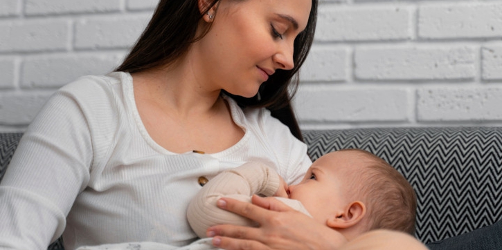 Tak Perlu Khawatir, Ini Cara Menetralkan ASI setelah Makan Pedas