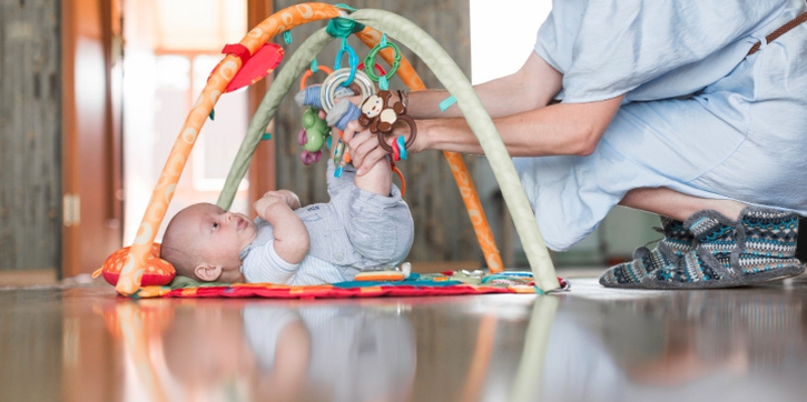 15 Mainan Bayi 4 Bulan Terbaik untuk Tumbuh Kembang Optimal