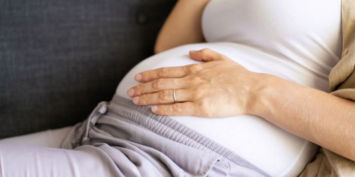 5 Penyebab Janin Jarang Bergerak yang Perlu Moms Ketahui