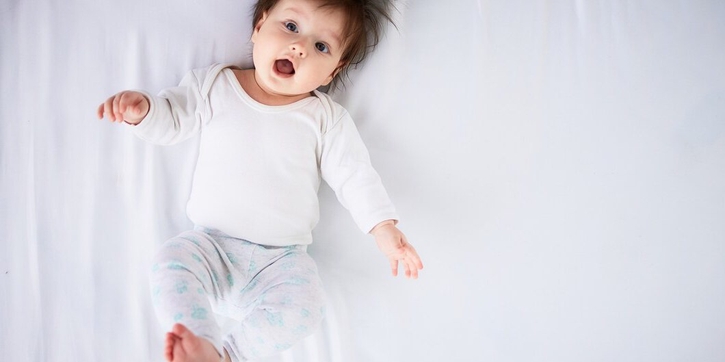 Mata Bayi Sering Melihat ke Atas? Ketahui Penyebab dan Cara Mengatasinya