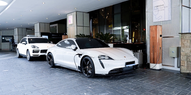 Pertama di Jakarta! Porsche Destination Charging di Pullman Jakarta Central Park