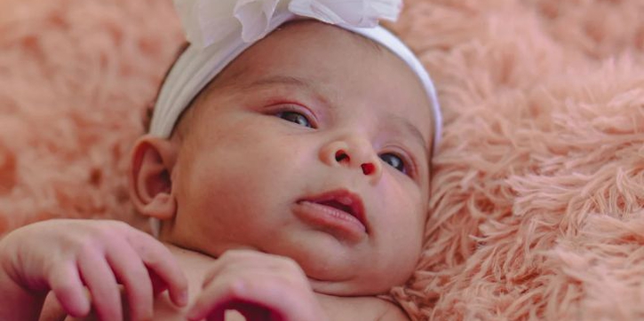 Kapan Bayi Mulai Bisa Melihat? Ini Tahap Perkembangan Penglihatan Bayi