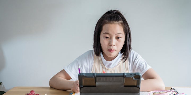 Peningkatan Penggunaan Tablet untuk Sarana Hiburan dan Belajar Anak
