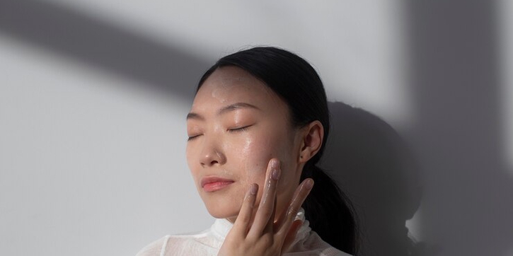 Tips Merawat Kulit Sensitif Asia ala Dermatologis