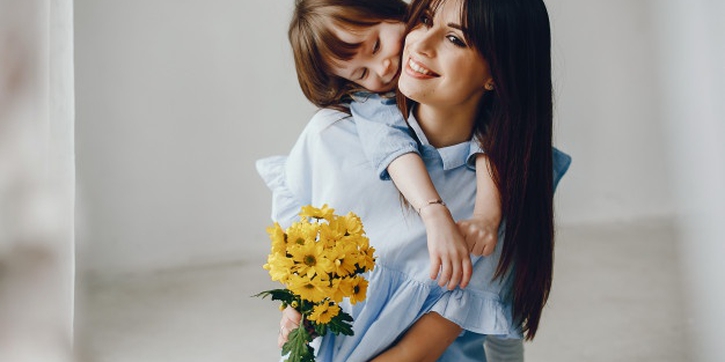 9 Cara Mudah Membuat Anak Merasa Aman dan Bahagia