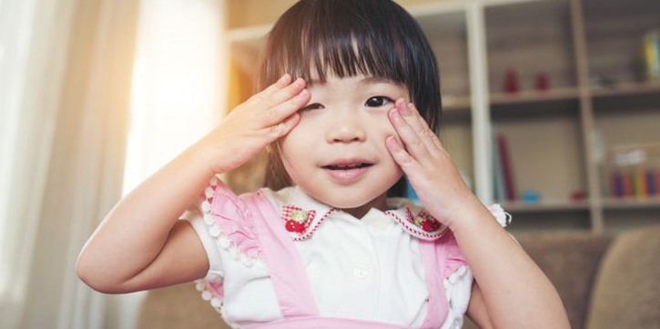 Kelopak Mata Anak Terlihat Berbeda? Yuk, Kenali Kondisi yang Tidak Boleh Diabaikan
&nbsp;