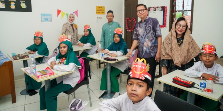 Donasikan Ratusan Furnitur, McDonald's Indonesia Wujudkan Ruang Belajar Nyaman bagi Siswa