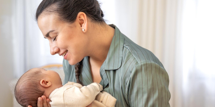 10 Cara Stimulasi Bayi 2 Bulan agar Tumbuh Cerdas