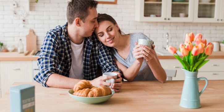 Bikin Suami Makin Sayang, Ini 10 Cara Menyenangkan Hati Suami Setiap Hari