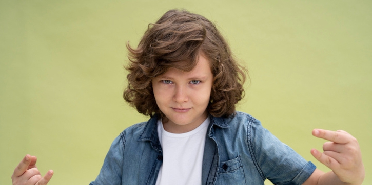 10 Model Rambut Panjang Anak Laki-Laki yang Stylish dan Praktis