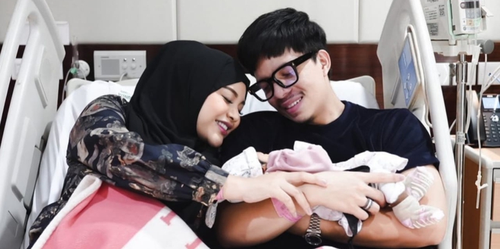 Potret Aurel Hermansyah dan Atta Halilintar Sambut Kelahiran Anak Pertama