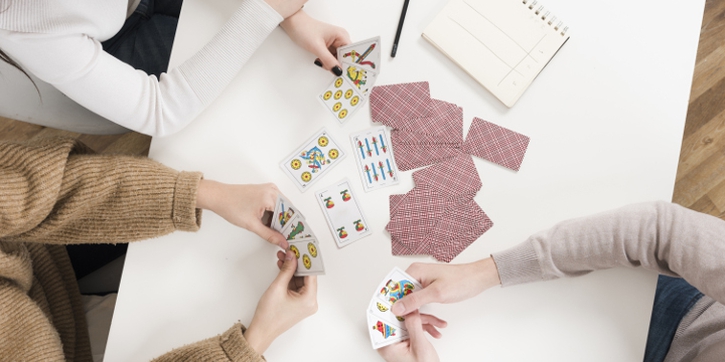 Rekomendasi Card Game untuk Dimainkan Bersama Keluarga saat Libur Awal Tahun