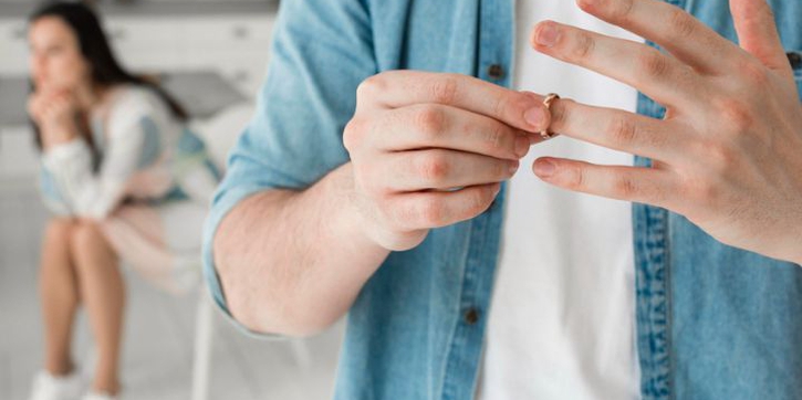 4 Ciri Suami Selingkuh Tapi Masih Sayang Istri dan Cara Menghadapinya