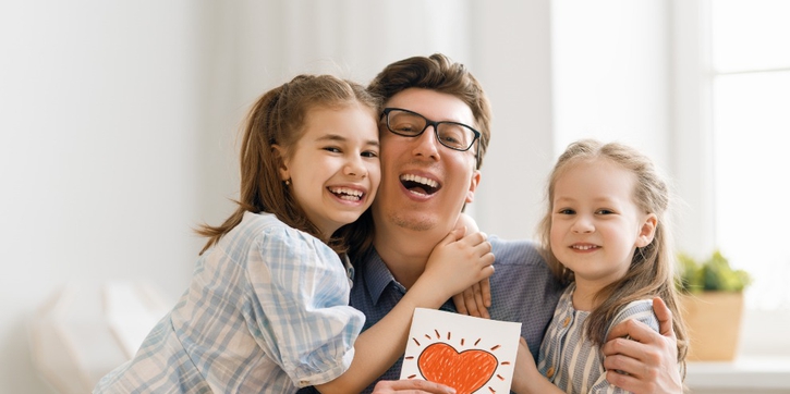 Punya Anak Perempuan Bisa Membuat Ayah Hidup Lebih Lama? Ini Kata Penelitian