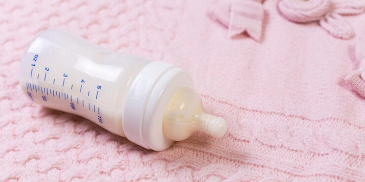 Harus Jeli! Ini Ciri-Ciri BAB Bayi Tidak Cocok Susu Formula