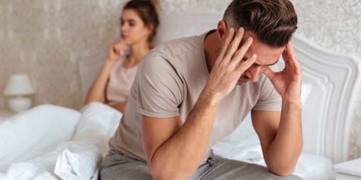 Sakit Kepala saat Bercinta? Anda Mungkin Menderita Coital Cephalgia