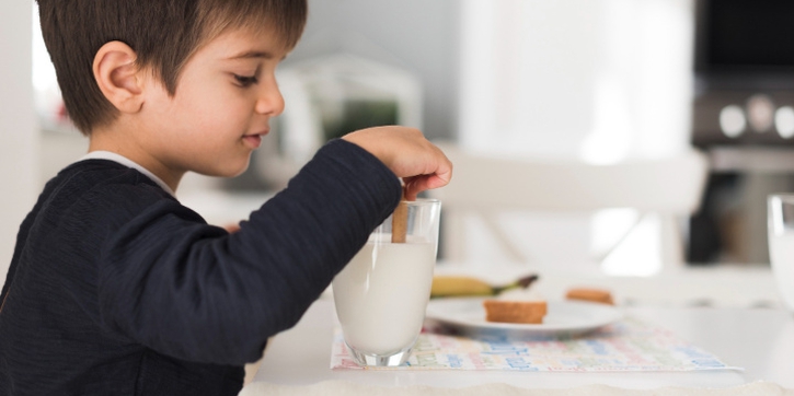 Apakah Anak 5 Tahun Masih Perlu Minum Susu? Ini Faktanya