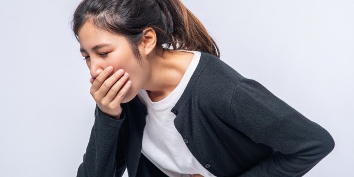 5 Perbedaan Mual Hamil dengan Mual Maag yang Perlu Moms Tahu