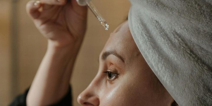 5 Manfaat Retinoid untuk Mengatasi Tanda Penuaan Dini