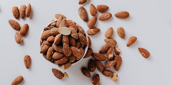 7 Manfaat Kacang Almond untuk Ibu Hamil, Dukung Perkembangan Janin