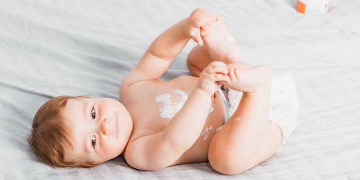 10 Cara Merawat Bayi dengan Kulit Sensitif
