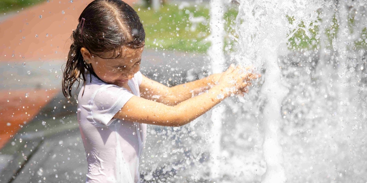 Si Kecil Takut Air? Jangan Khawatir, Ini Cara Mengatasi Anak Takut Air