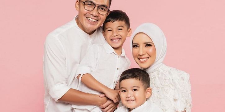 Potret Kebersamaan dan Keharmonisan Keluarga Tya Ariestya