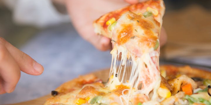 Moms, Ini Pilihan Alternatif Keju Mozarella untuk Pizza