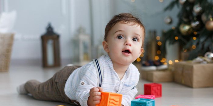 Mainan Sensorik Bayi 8 Bulan untuk Menstimulasi Indra Tubuhnya