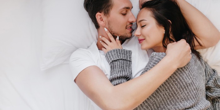 Ini Beda Cuddling dan Petting yang Perlu Anda Tahu