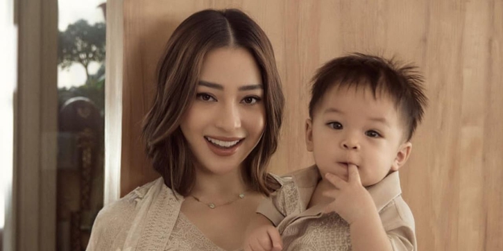 Cekatan, Ini Potret Nikita Willy saat Mengasuh Anak