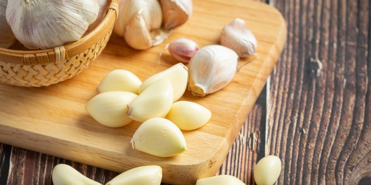 Cara Mengeluarkan Dahak pada Bayi dengan Bawang Putih