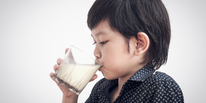 Tidak Semua Anak dengan Alergi Susu Sapi Membutuhkan Nutrisi yang Sama