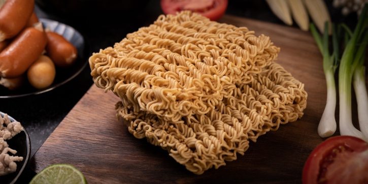 Ini Akibatnya Jika Anak Sering Makan Mi Instan