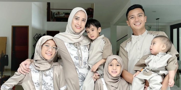Potret Harmonis Keluarga Artis Fanny Fabriana