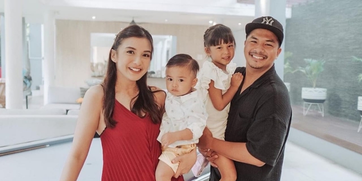 Potret Harmonis dan Kedekatan Keluarga Chelsea Olivia dan Glenn Alinskie